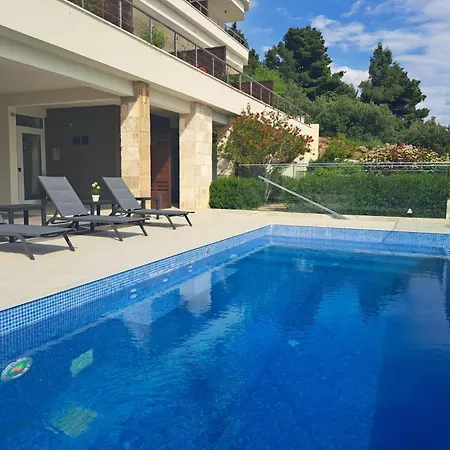 Jolara With Heated Pool *